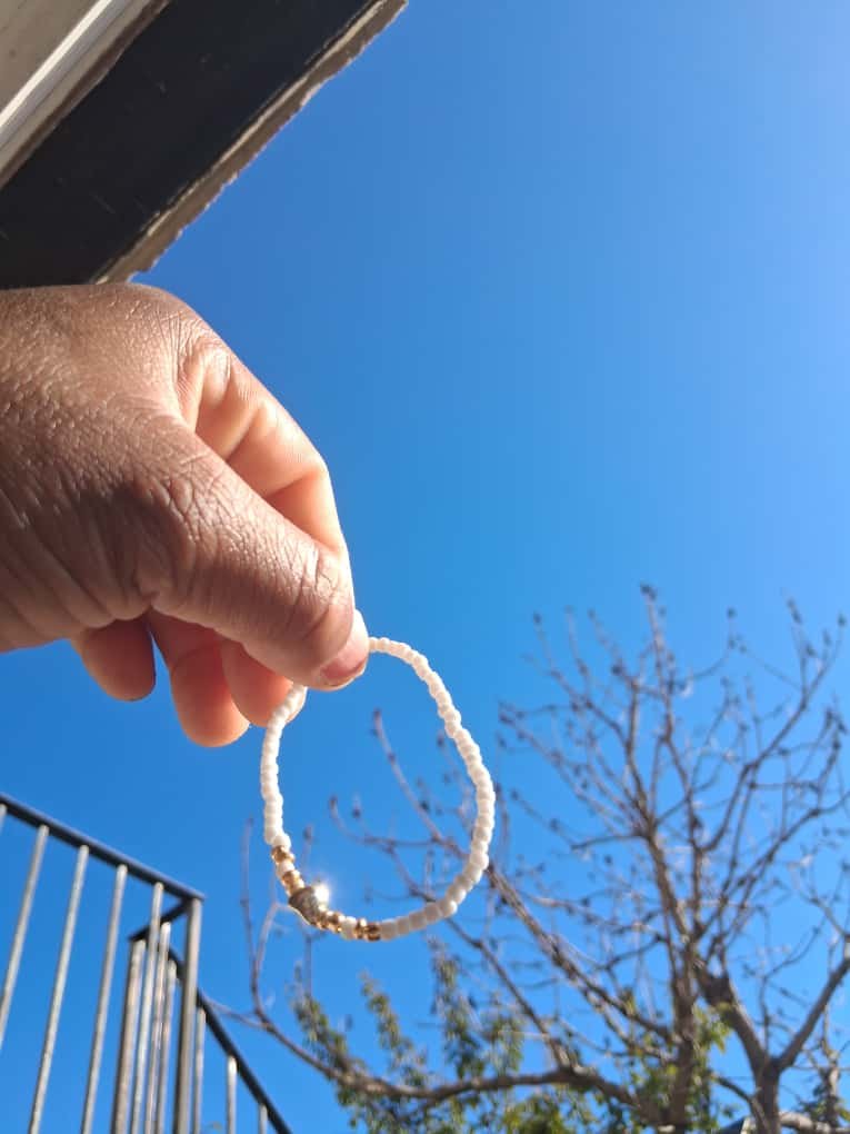 Dainty White Heart Seed Bead Bracelet - Image 2